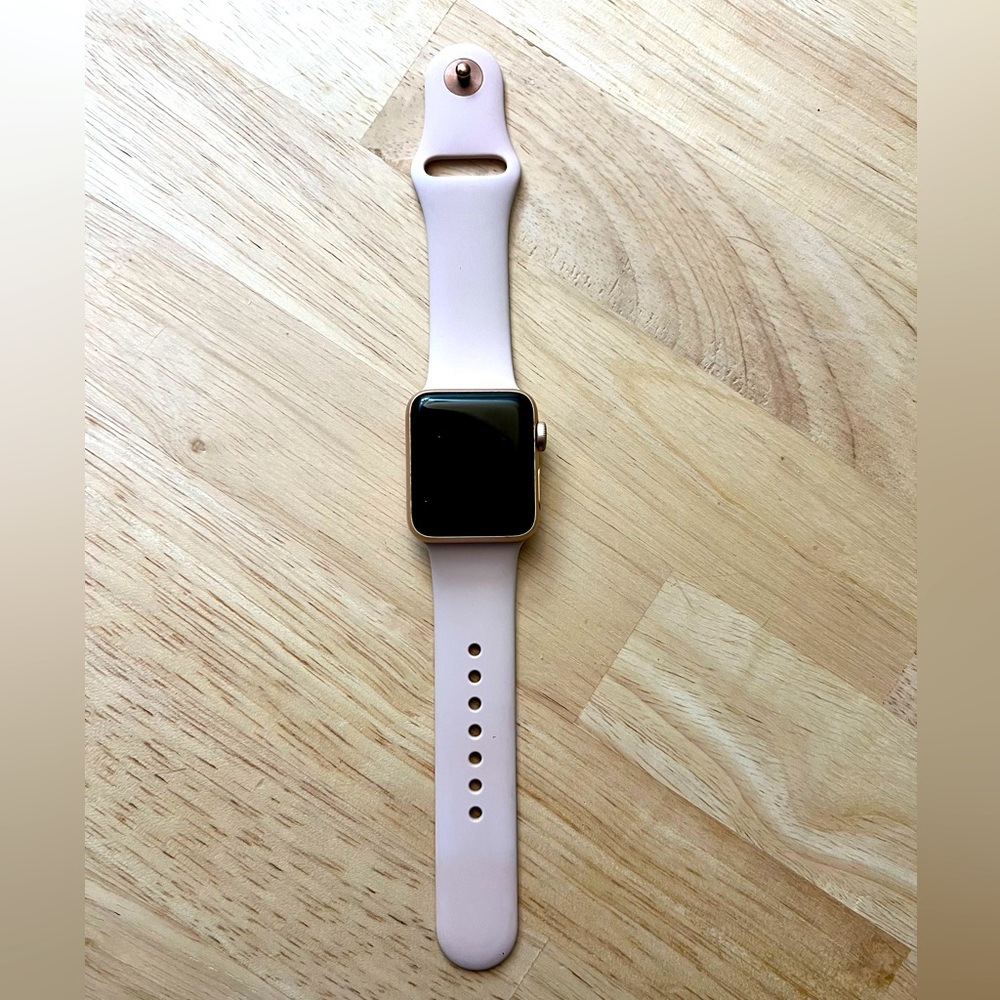 Series 3 Apple Watch! Rose Gold! Good condition and works great!